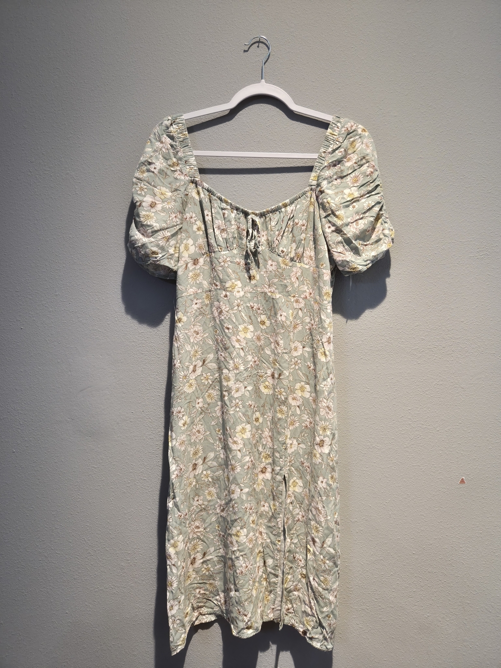 Almost Famous Sage Floral Puff-Sleeve Midi Dress